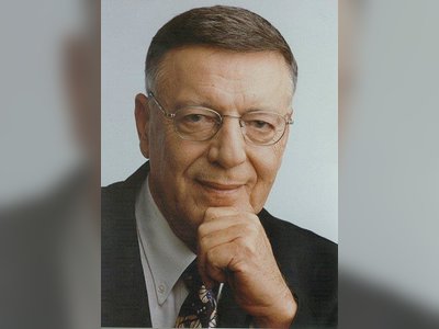Michael Strauss: A Life in Business - moreshet.com