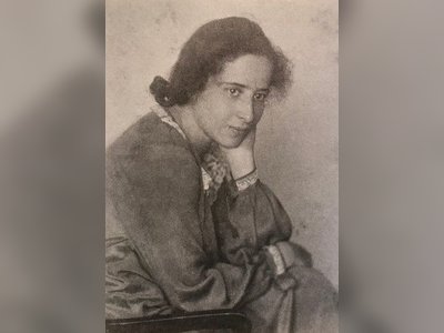 Hannah Arendt: A Life of Thought and Resilience - moreshet.com