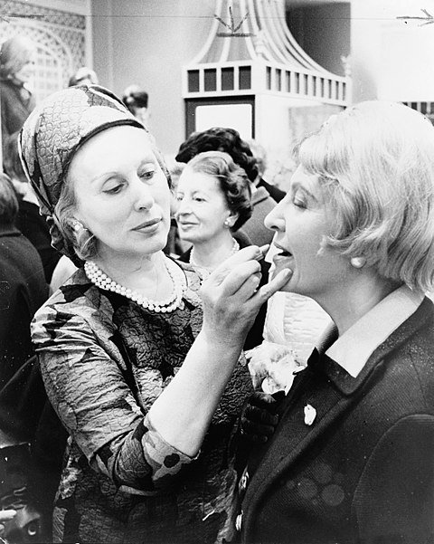 Estée Lauder: The Cosmetics Mogul - moreshet.com