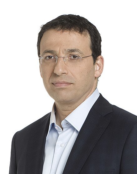 Raviv Drucker: Investigative Journalist and Pundit - moreshet.com