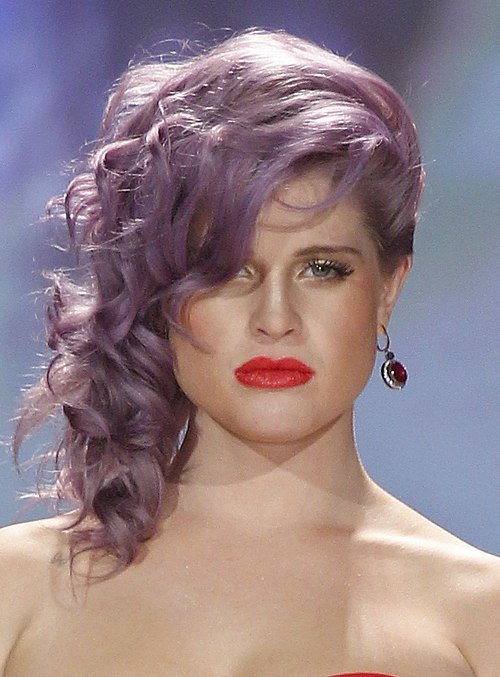 Kelly Osbourne: A Journey through Fame and Resilience - moreshet.com