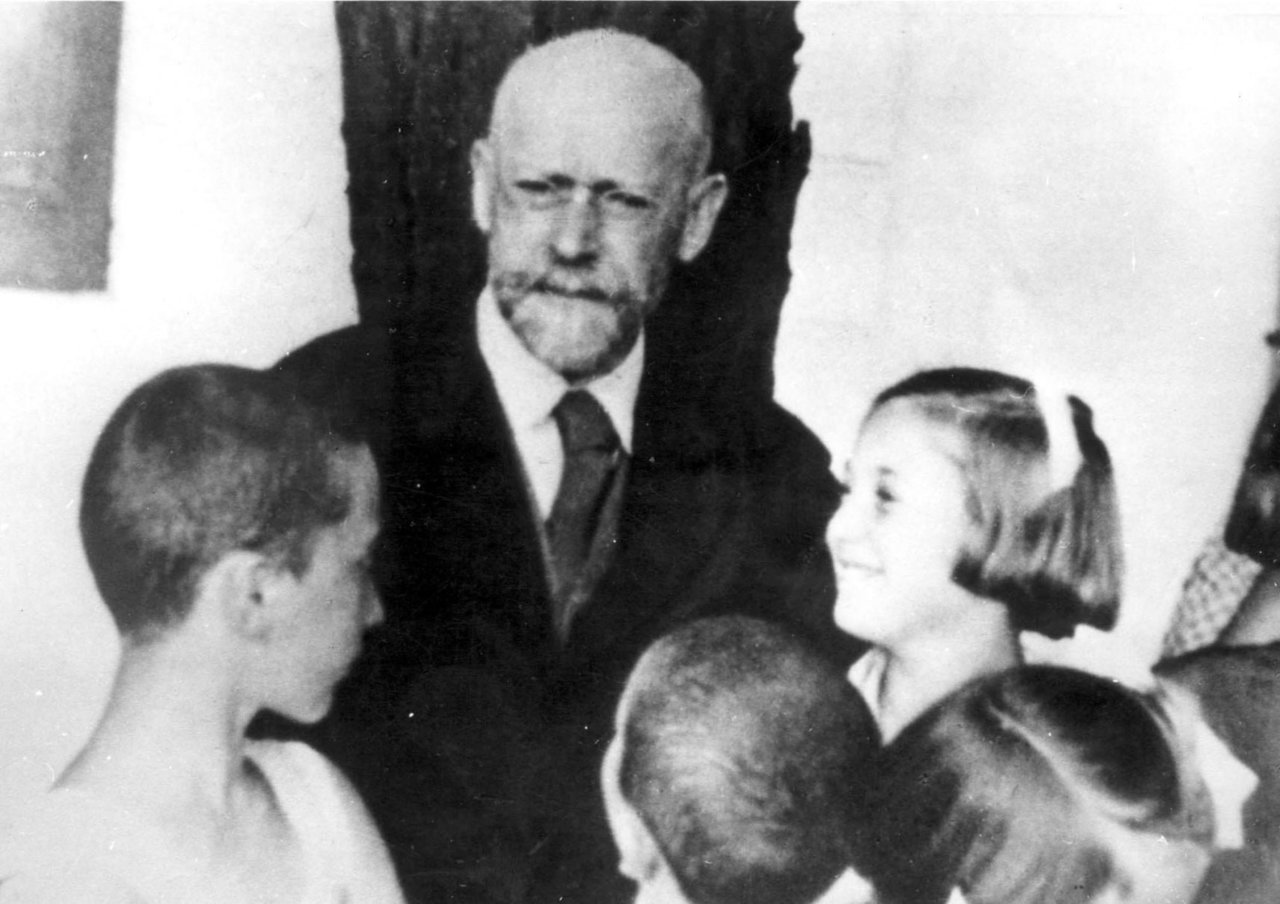Janusz Korczak: A Legacy of Child Advocacy and Education - moreshet.com
