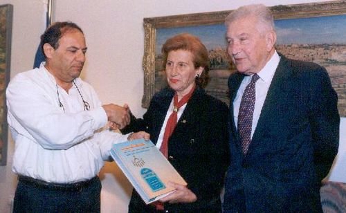 Ezer Weizman: A Life of Service and Leadership - moreshet.com